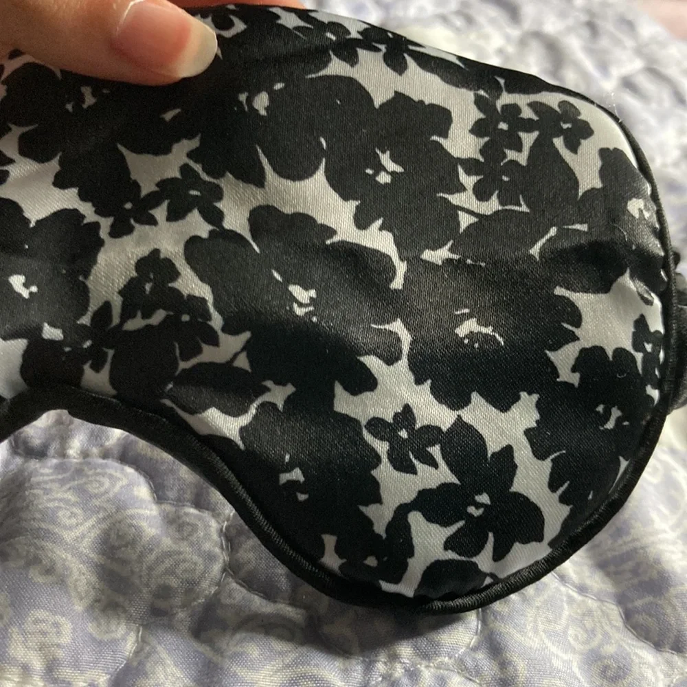 Black and white flower print sleeping mask